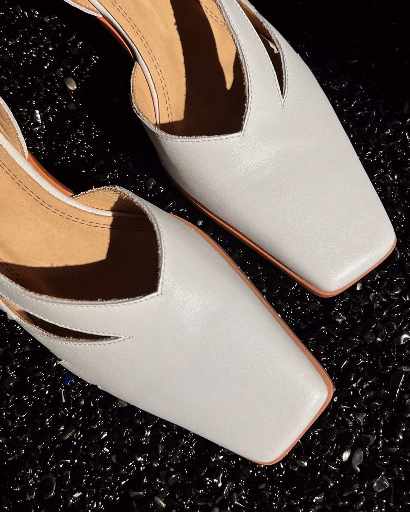 456 - Sandalias con Correa Asimétrica