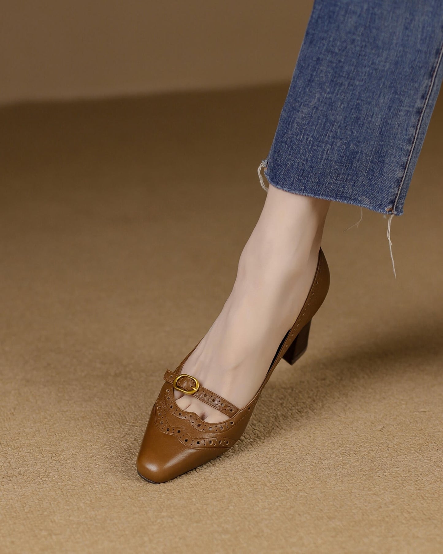 Avadi - Brogue Leather Pumps