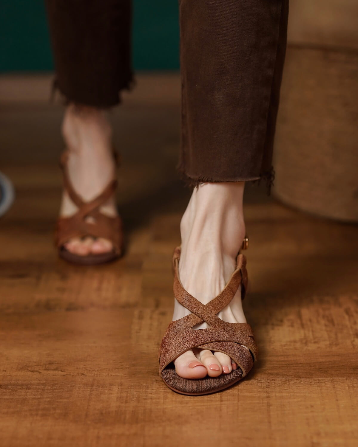 Boa-brown-suede-sandals-model-1