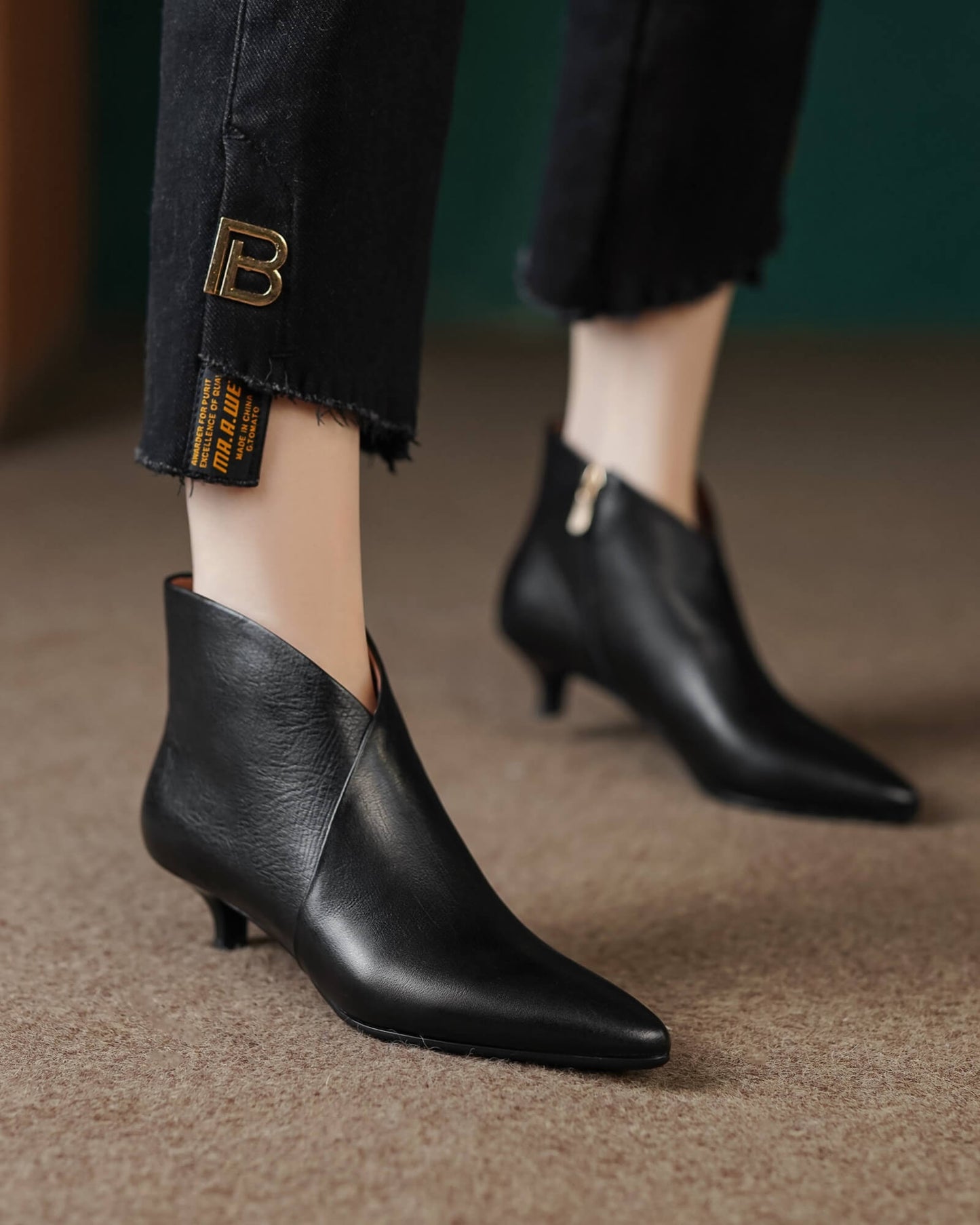 Dera-kitten-heel-boots-black-model-1