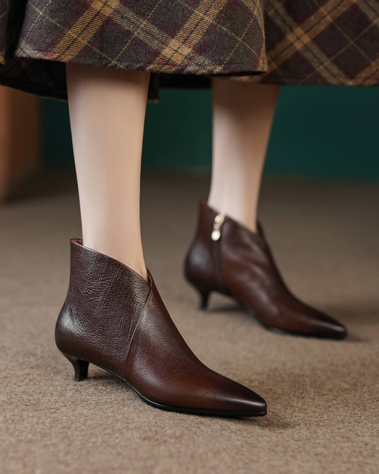 Dera-kitten-heel-boots-brown-model-1
