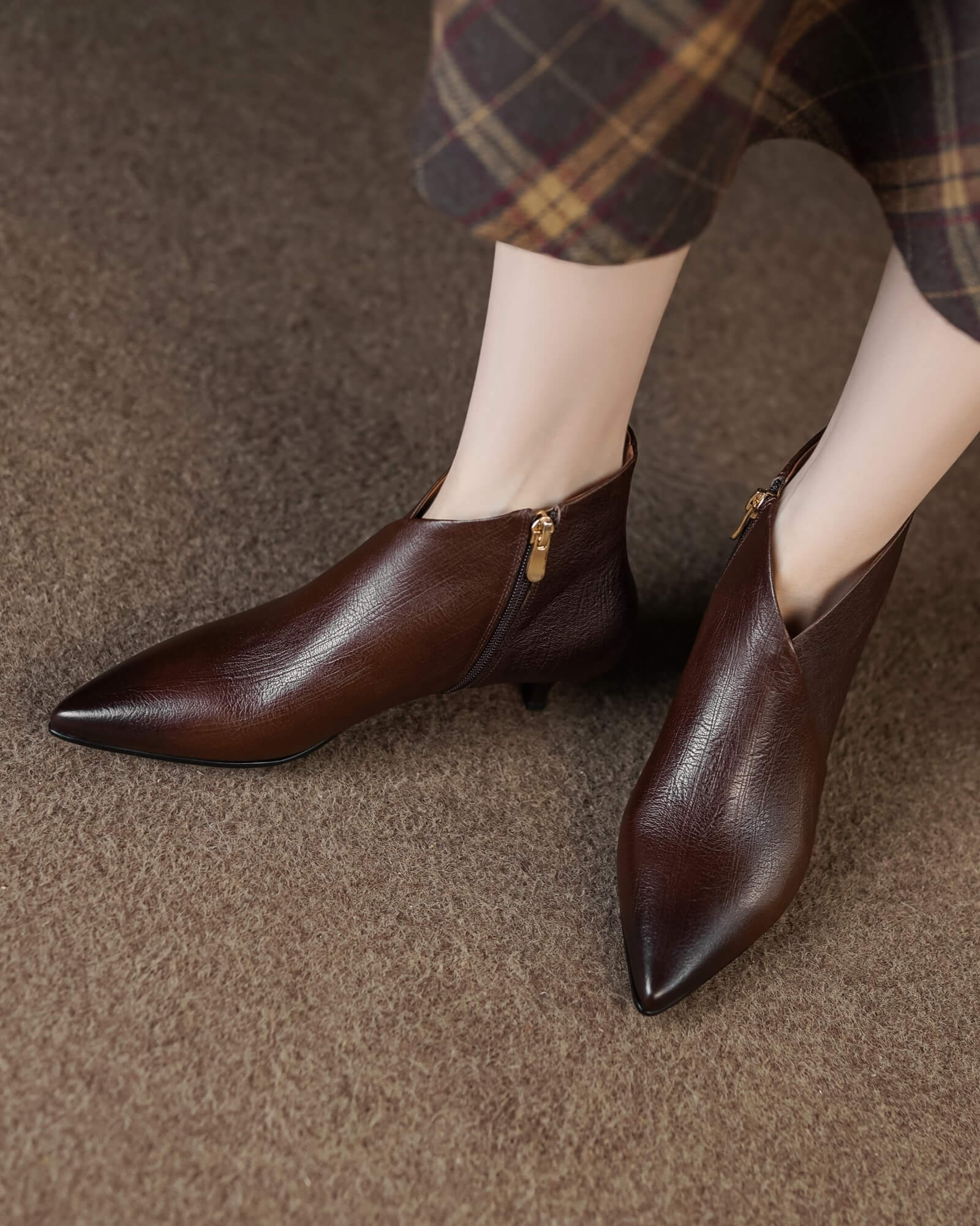 Dera-kitten-heel-boots-brown-model-3