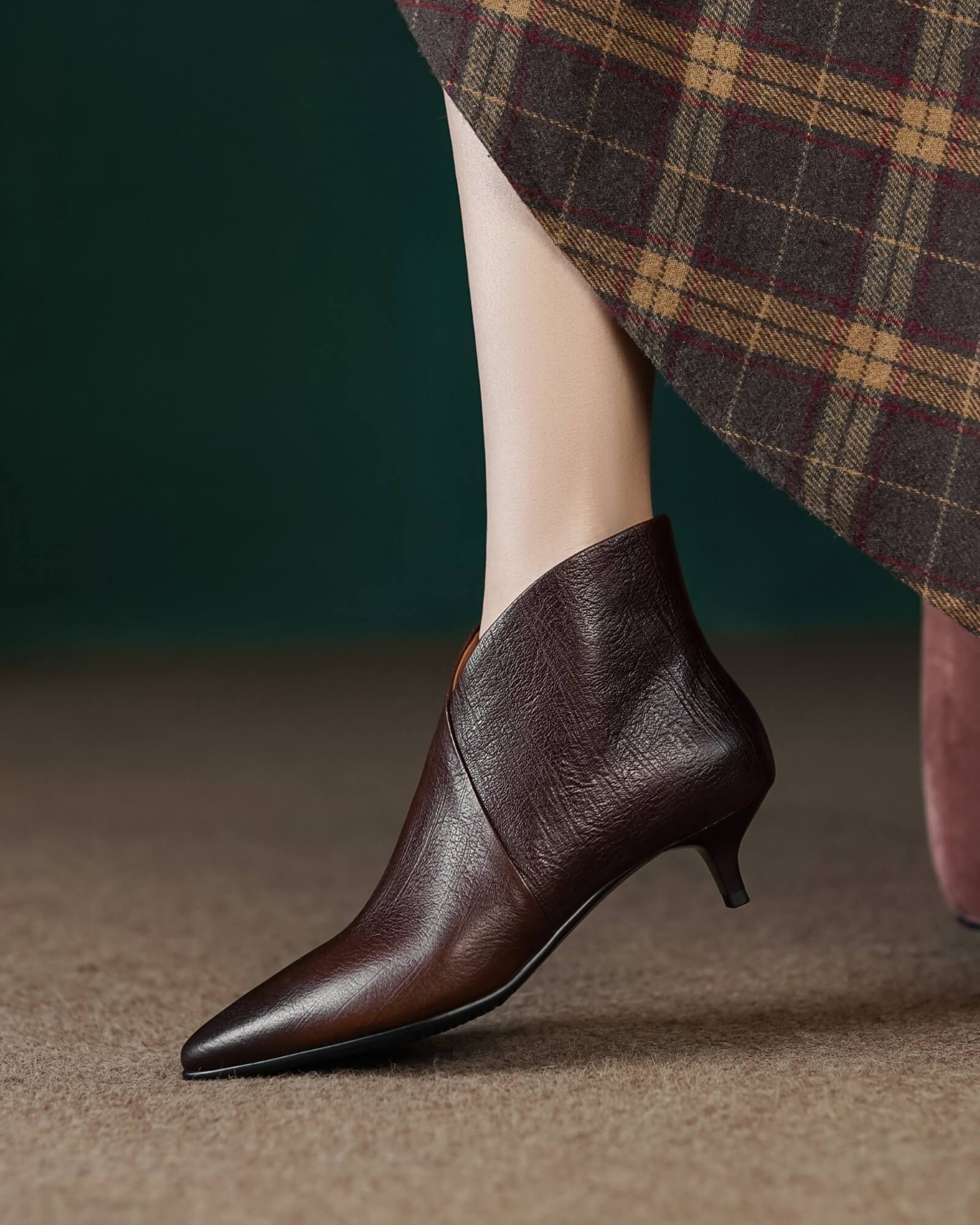 Dera-kitten-heel-boots-brown-model
