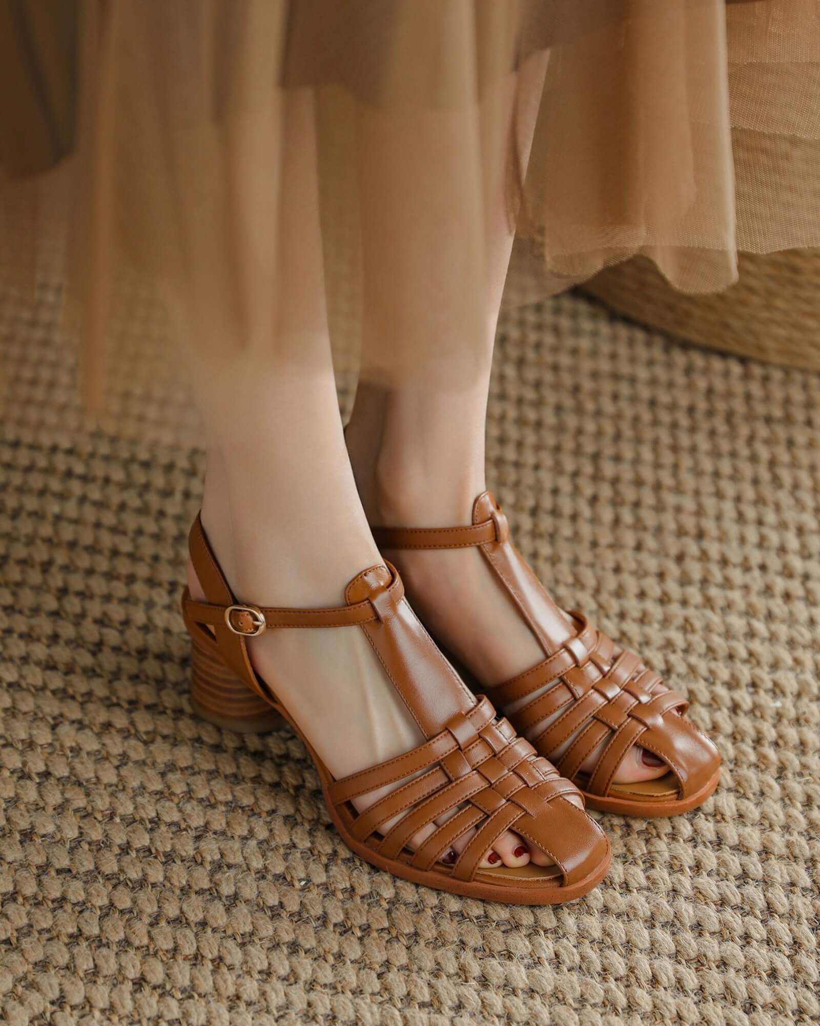 Elida-fisherman-leather-sandals-brown-model-3