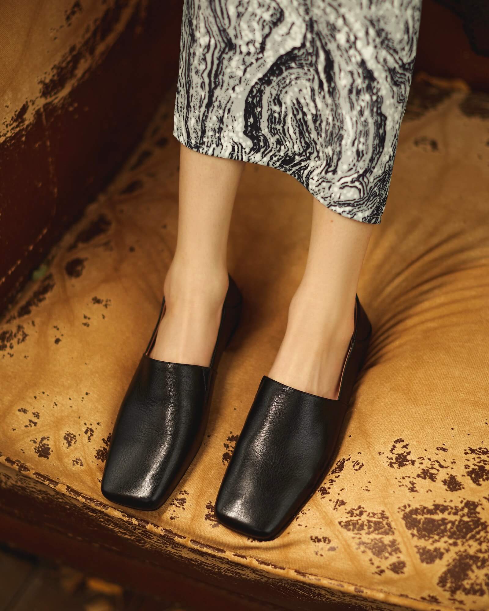 Fima-leather-loafers-black-model
