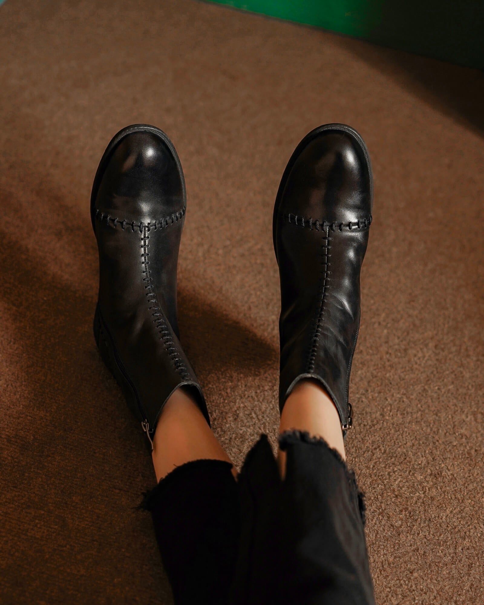 Jil-black-leather-stitching-boots-model-2