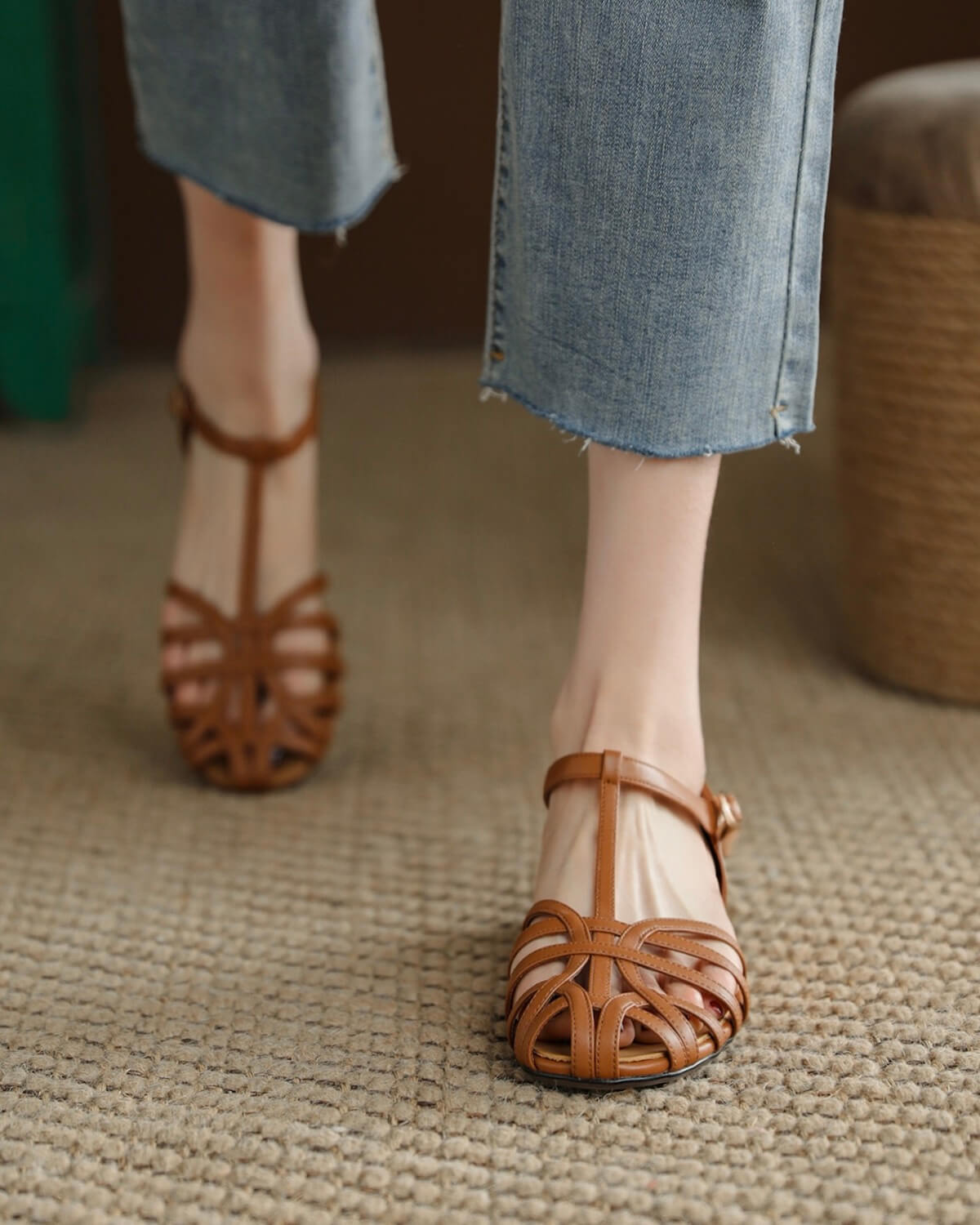 Juno-leather-sandals-brown-model