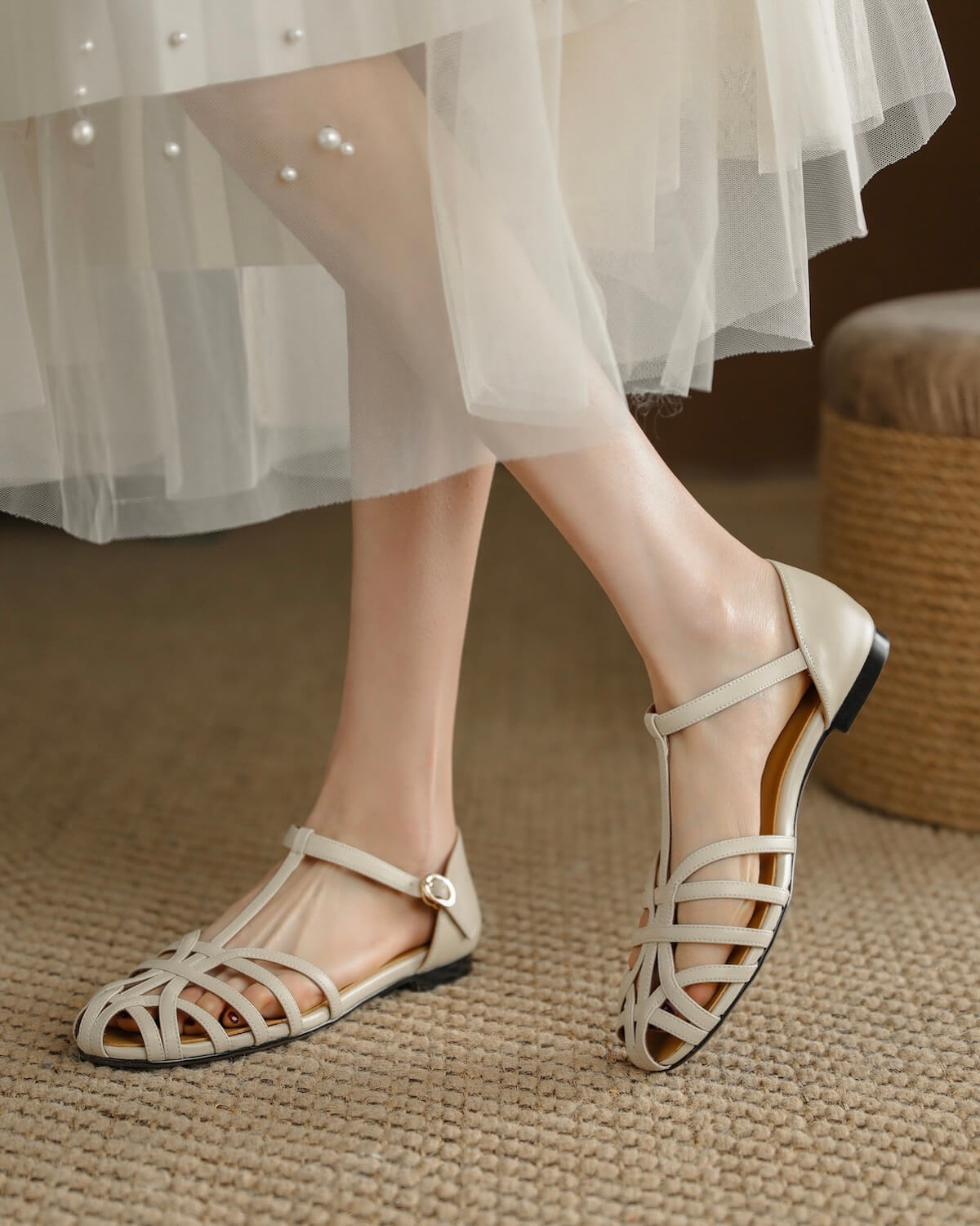 Juno-leather-sandals-white-model