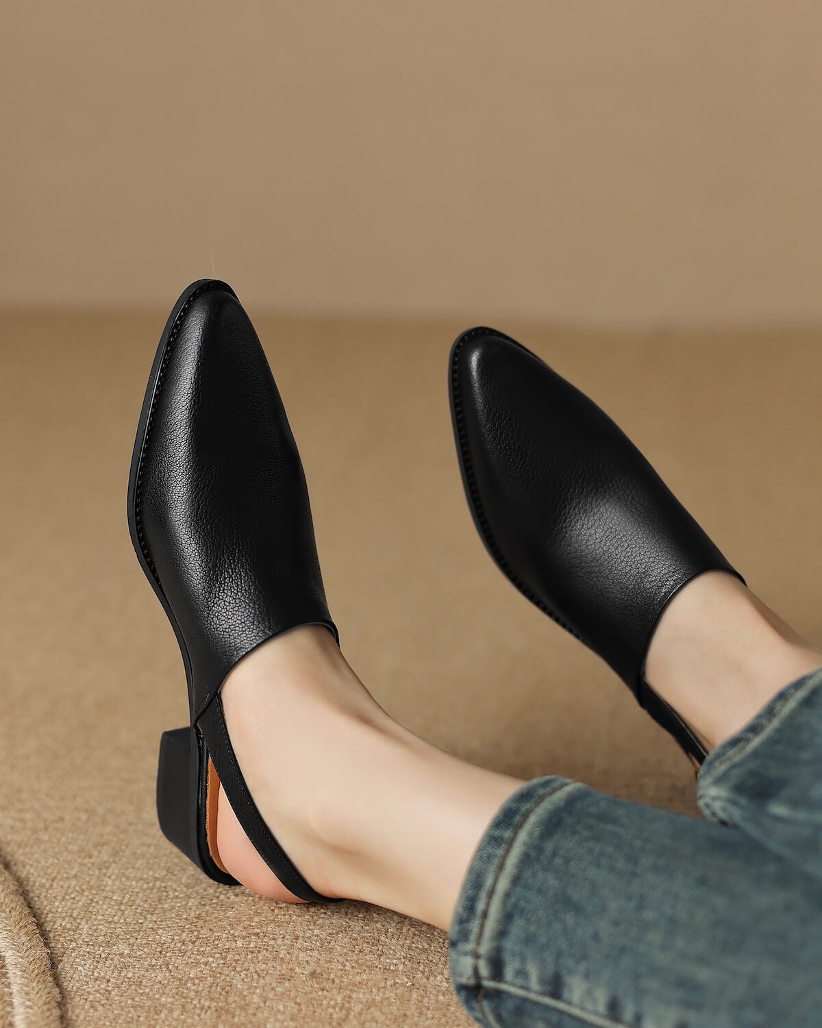 Katy-black-leather-slingback-loafers-model