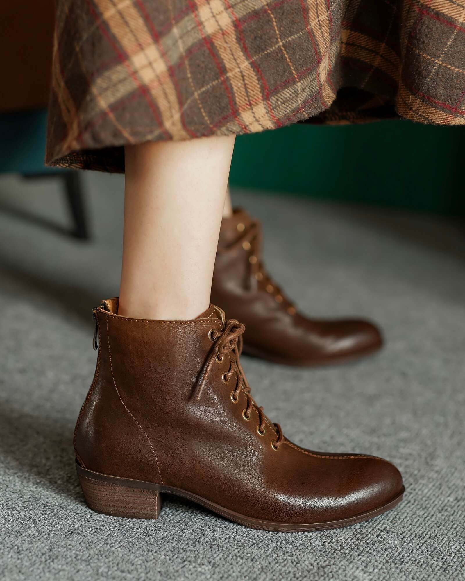 Kenora-ankle-boots-brown-leather-model