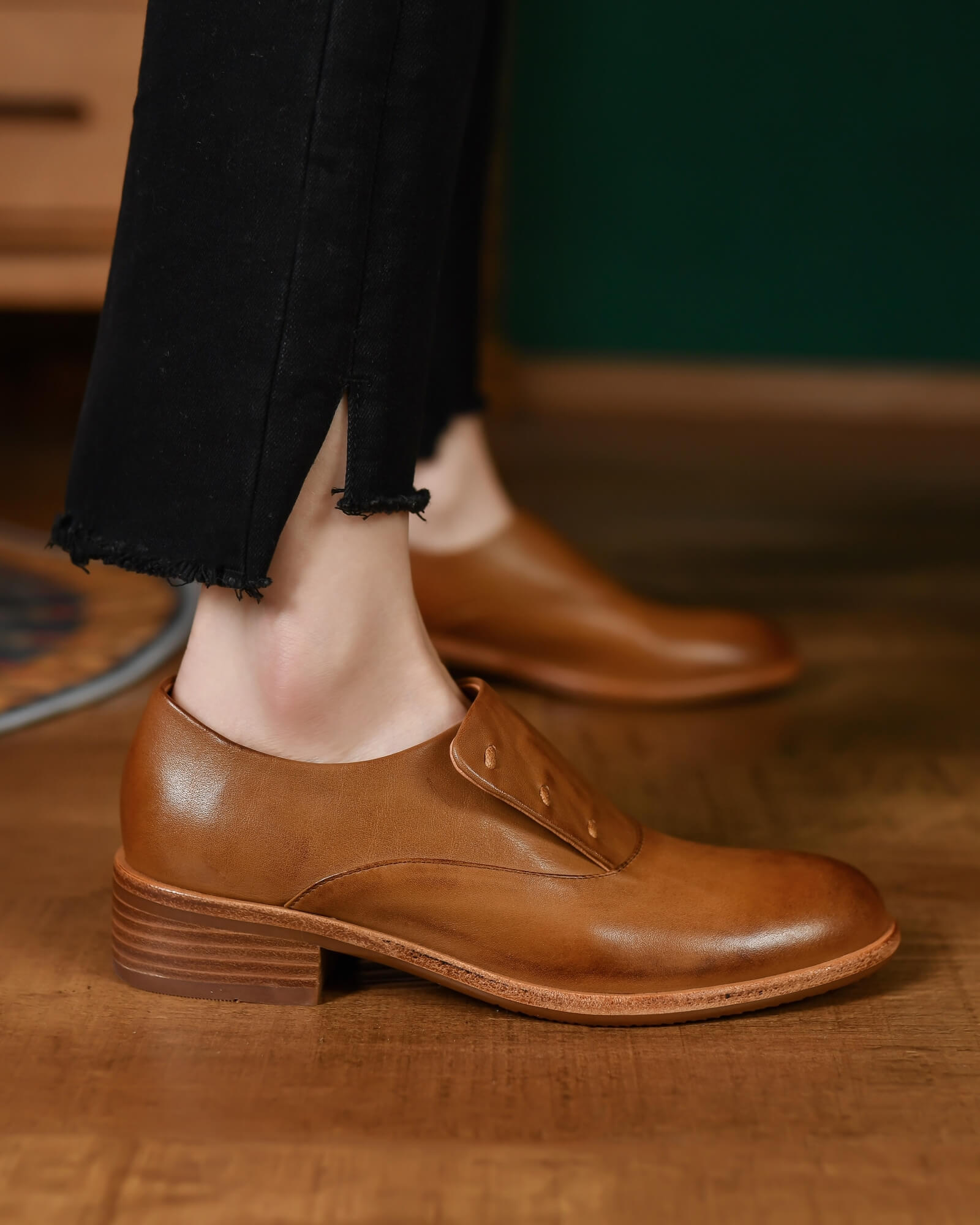 Korio-monk-style-leather-loafers-tan-model-1