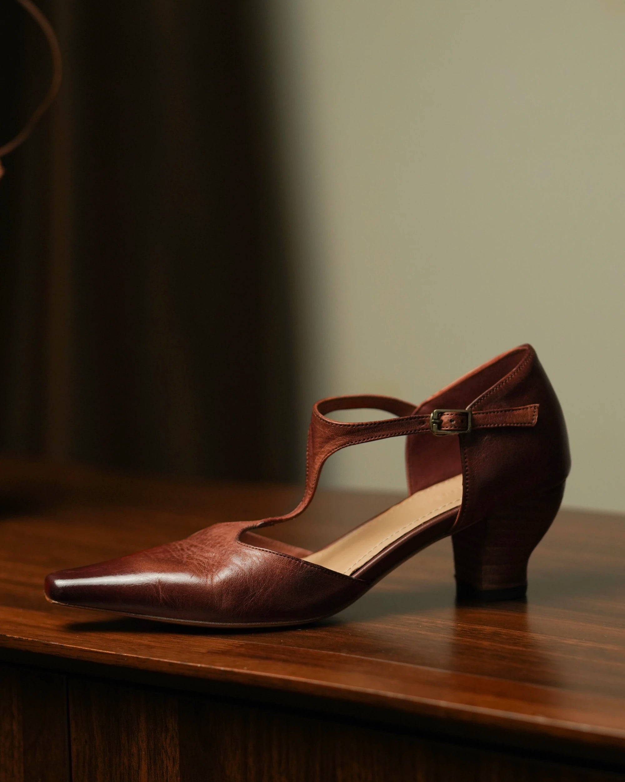 لاتو - أحذية بكعب حزام تي من جلد الحصان