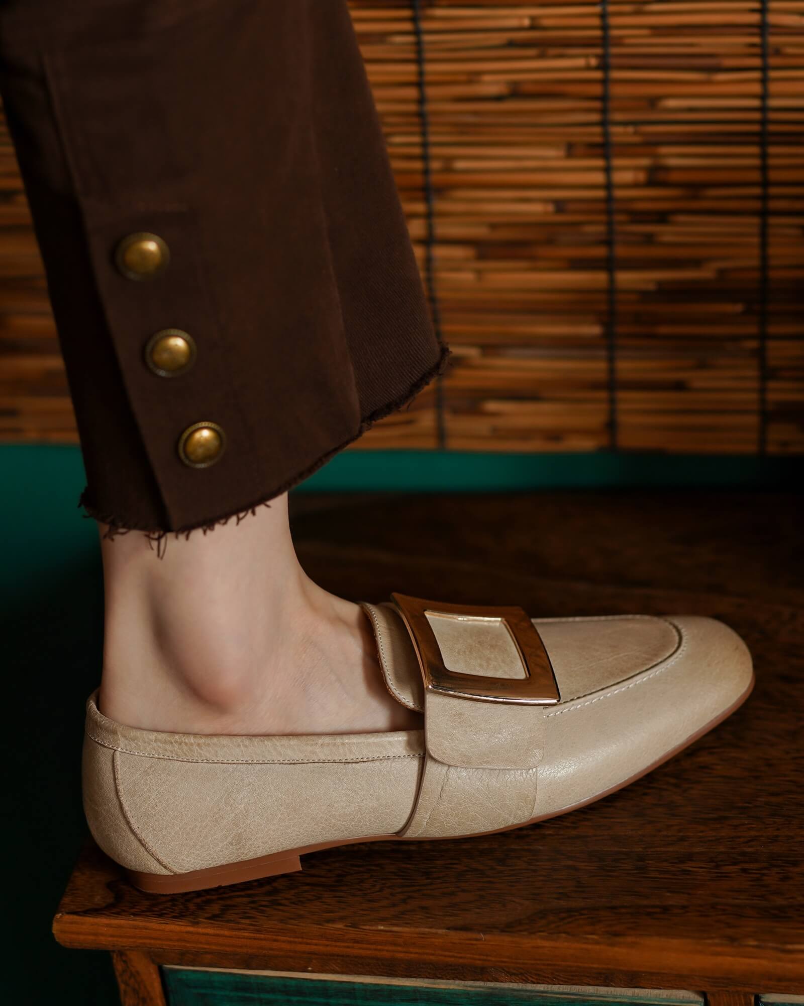 Lawa-buckled-leather-loafers-beige-model-1