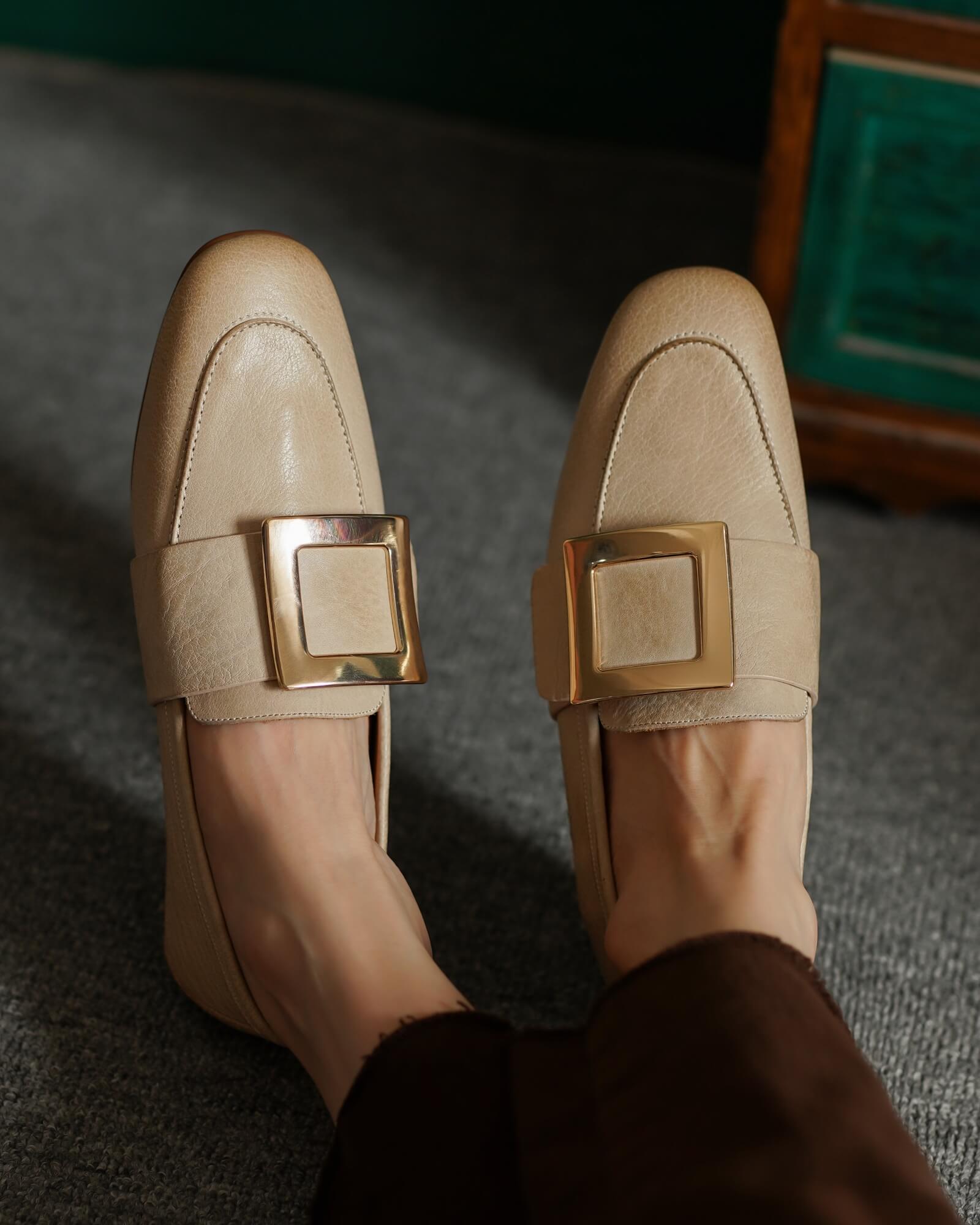 Lawa-buckled-leather-loafers-beige-model