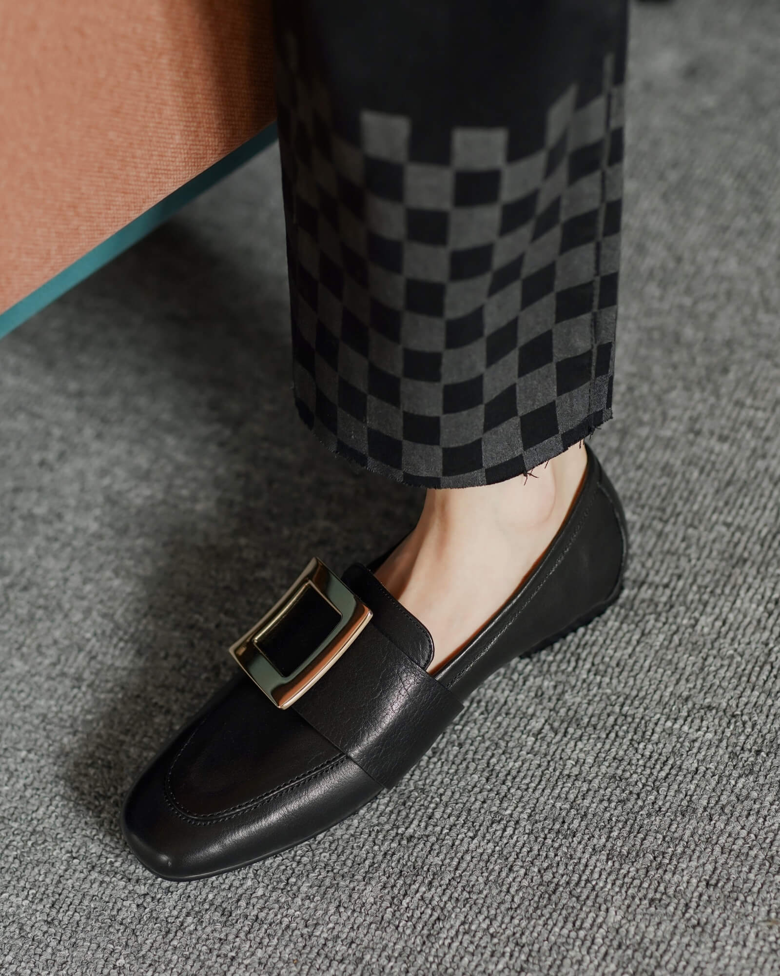 Lawa-buckled-leather-loafers-black-model-1