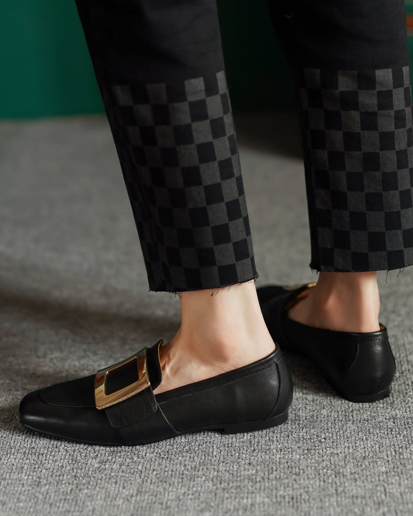 Lawa-buckled-leather-loafers-black-model