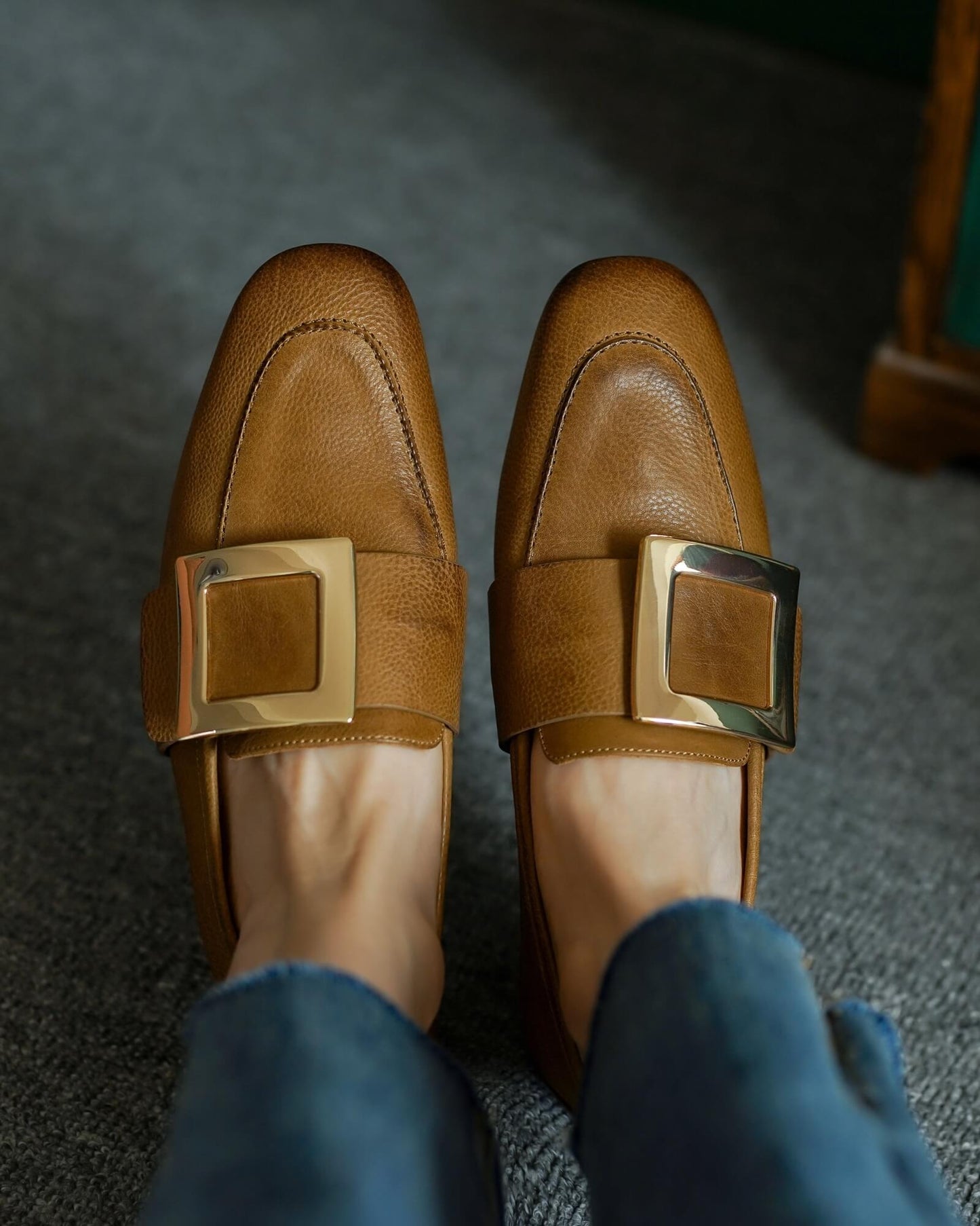 Lawa-buckled-leather-loafers-tan-model