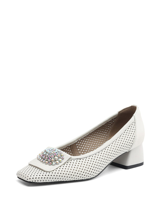 Lizar - Perforierte Pumps mit Strassstein