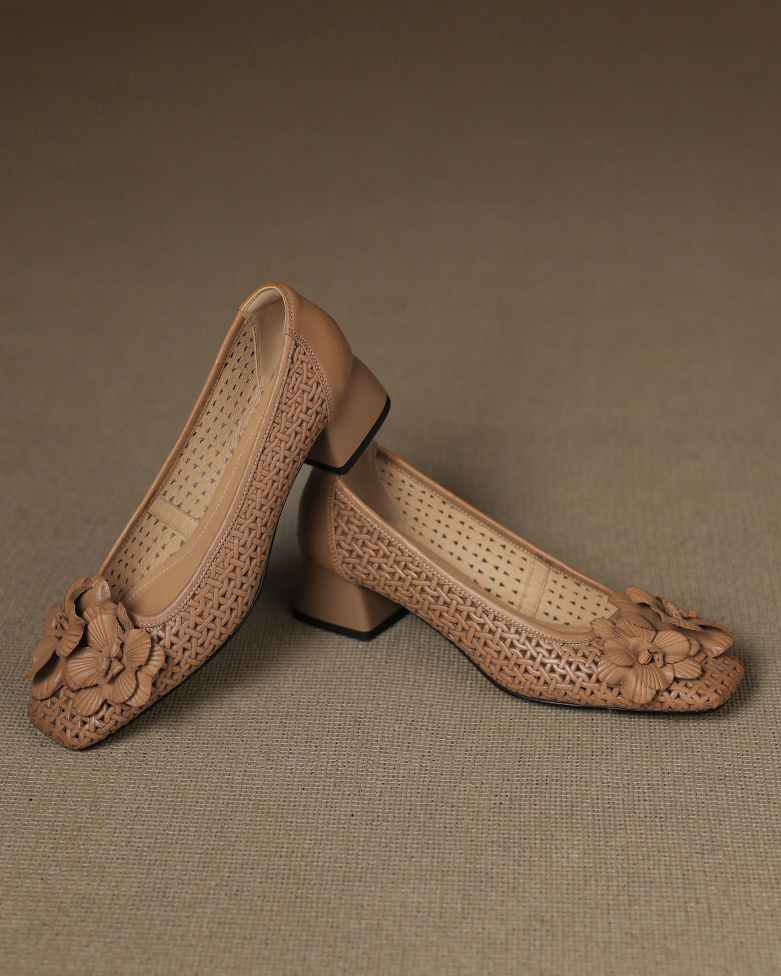 Lizar - Zapatos de tacón con flores perforadas