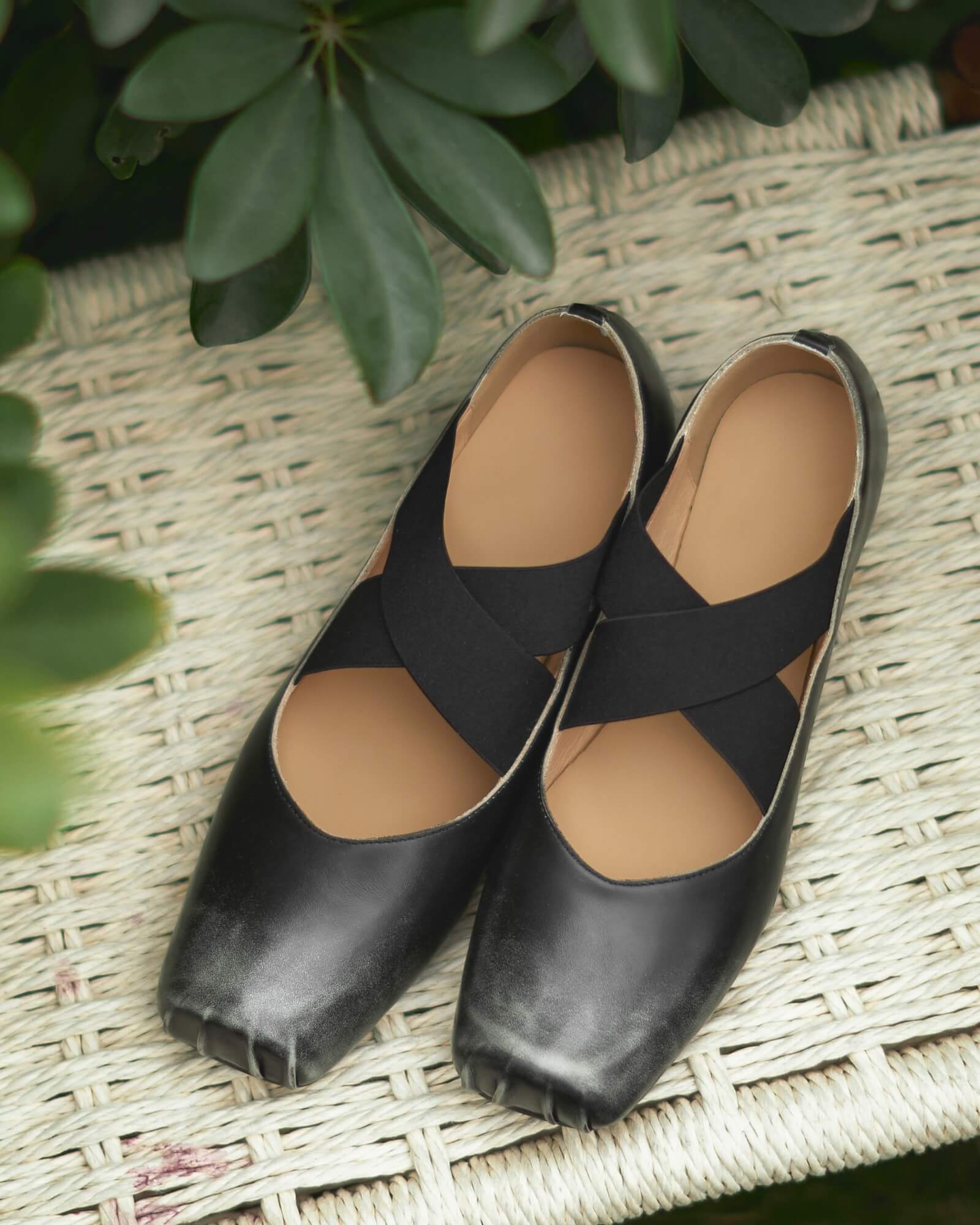 Loma-square-toe-loafers-black-2
