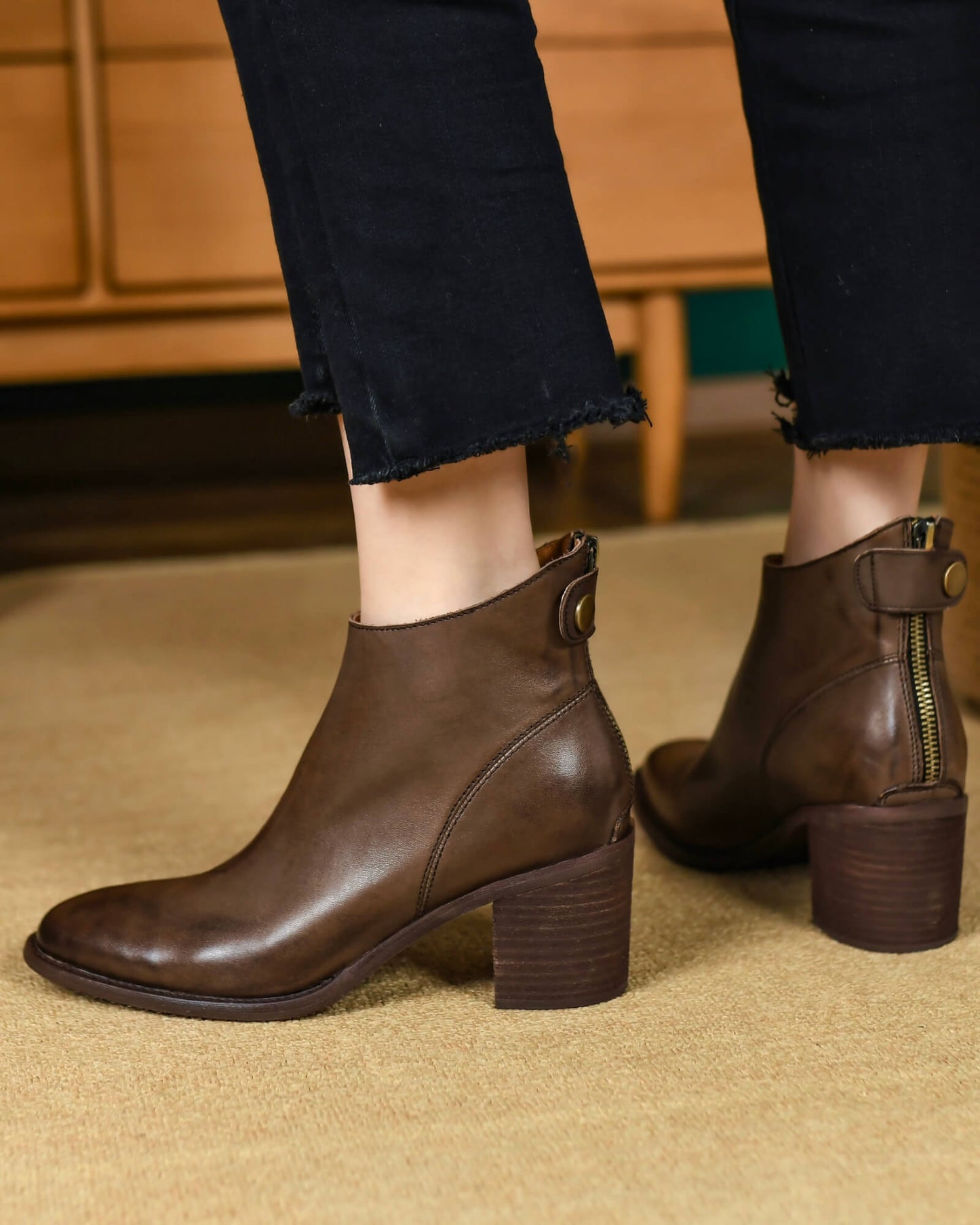 Meru-heeled-leather-boots-brown-model