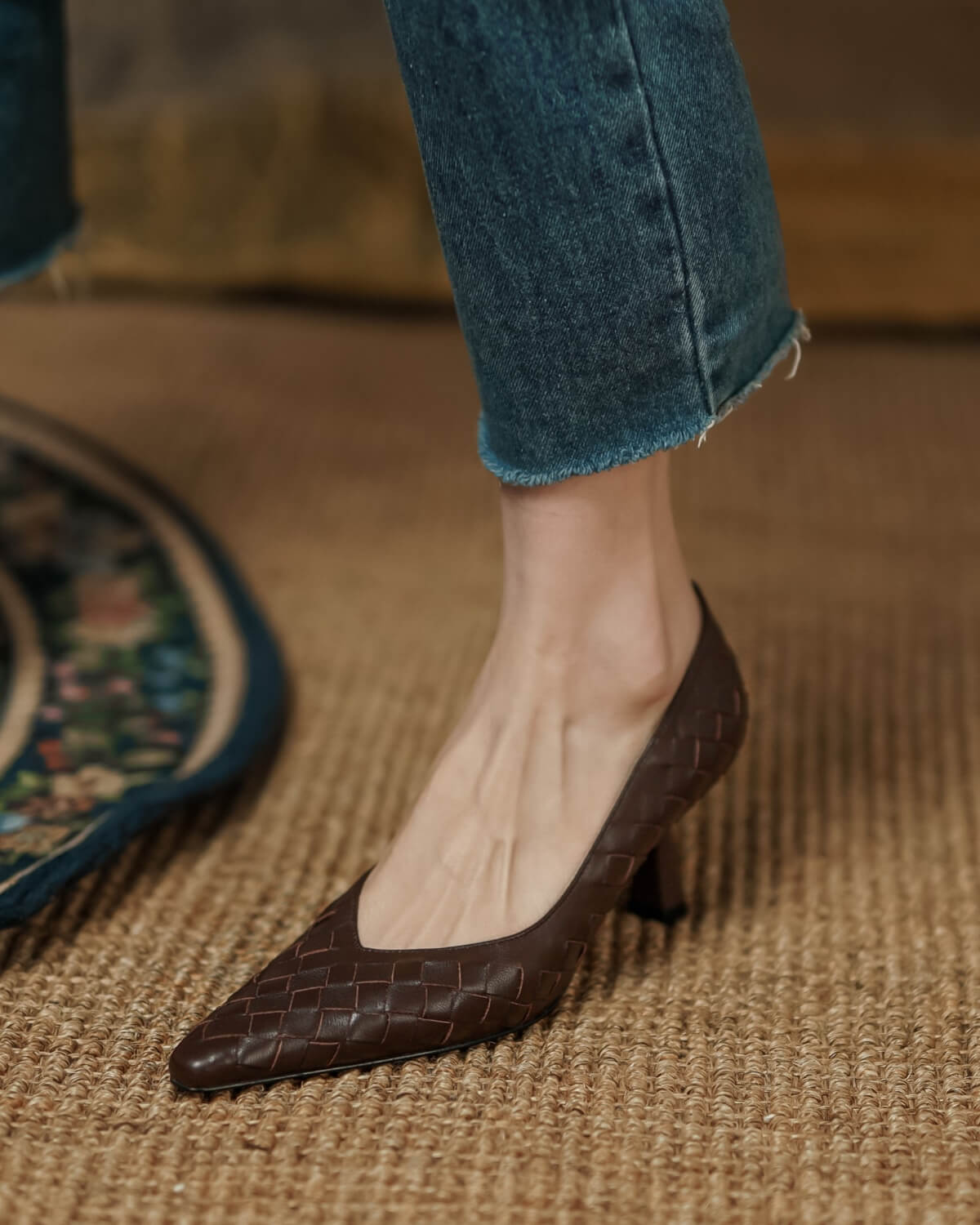 Misora-lambskin-woven-heels-brown-model