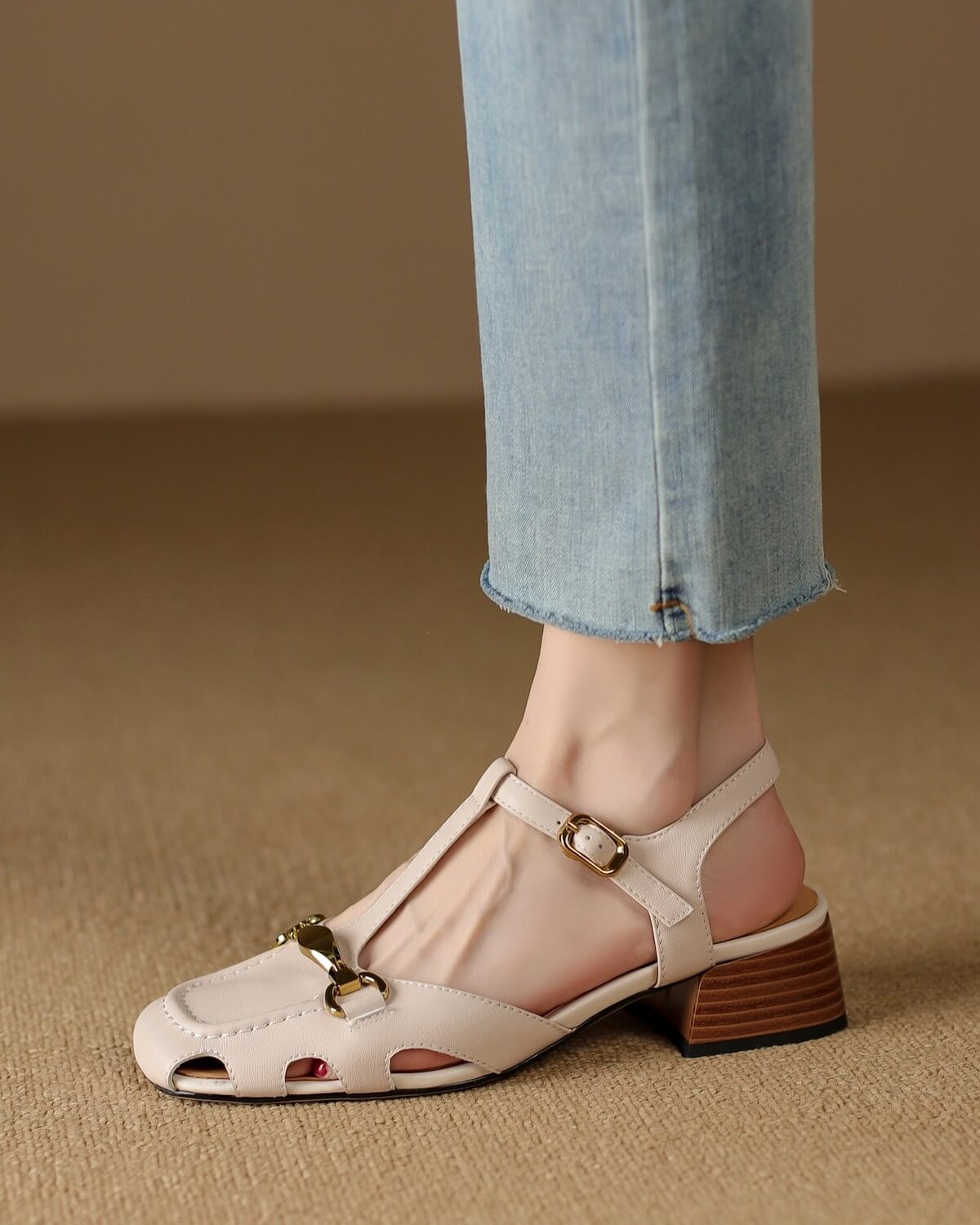 Pelo-t-strap-sandals-white-model