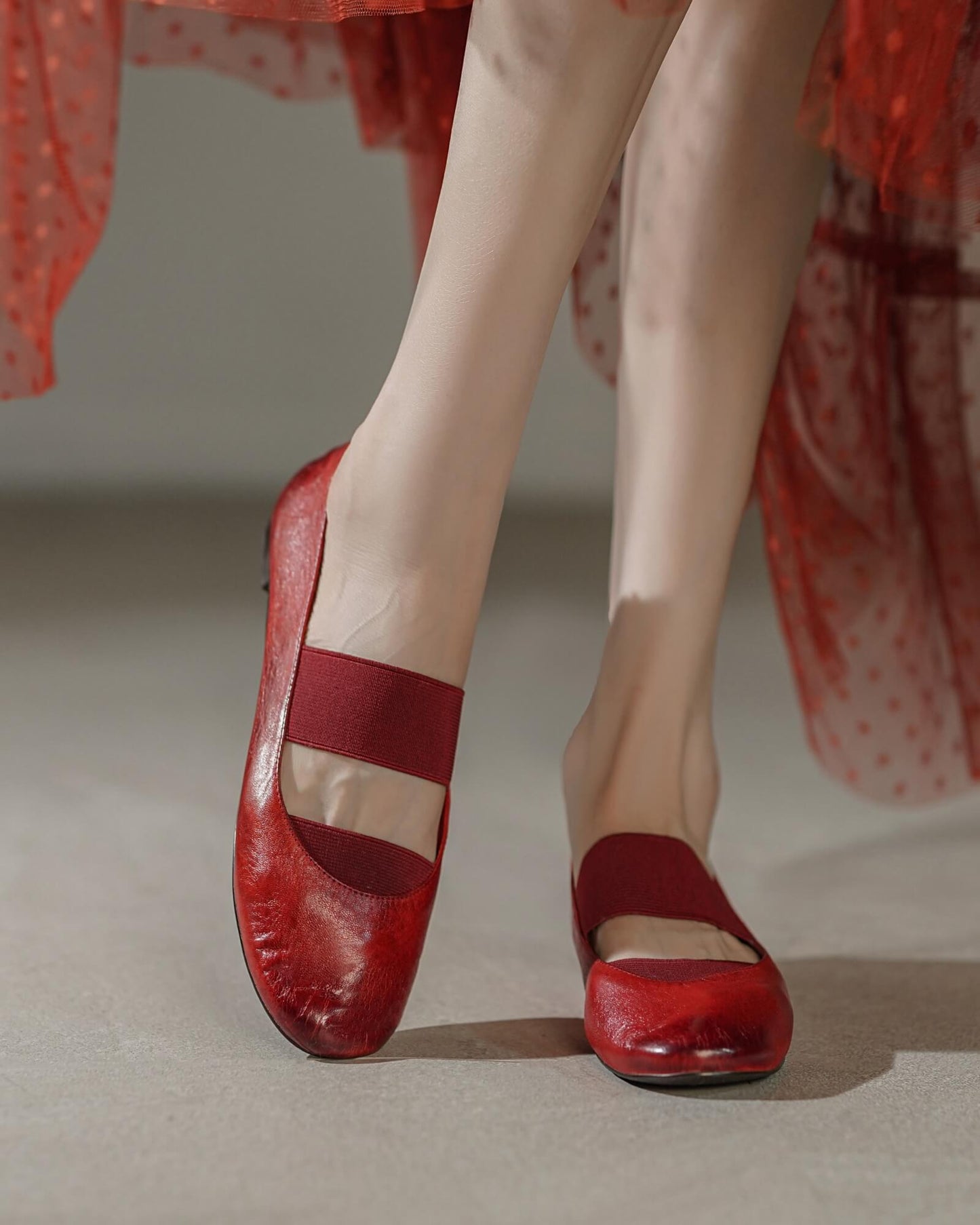 Rewa-elastic-band-ballet-flats-red-model-1
