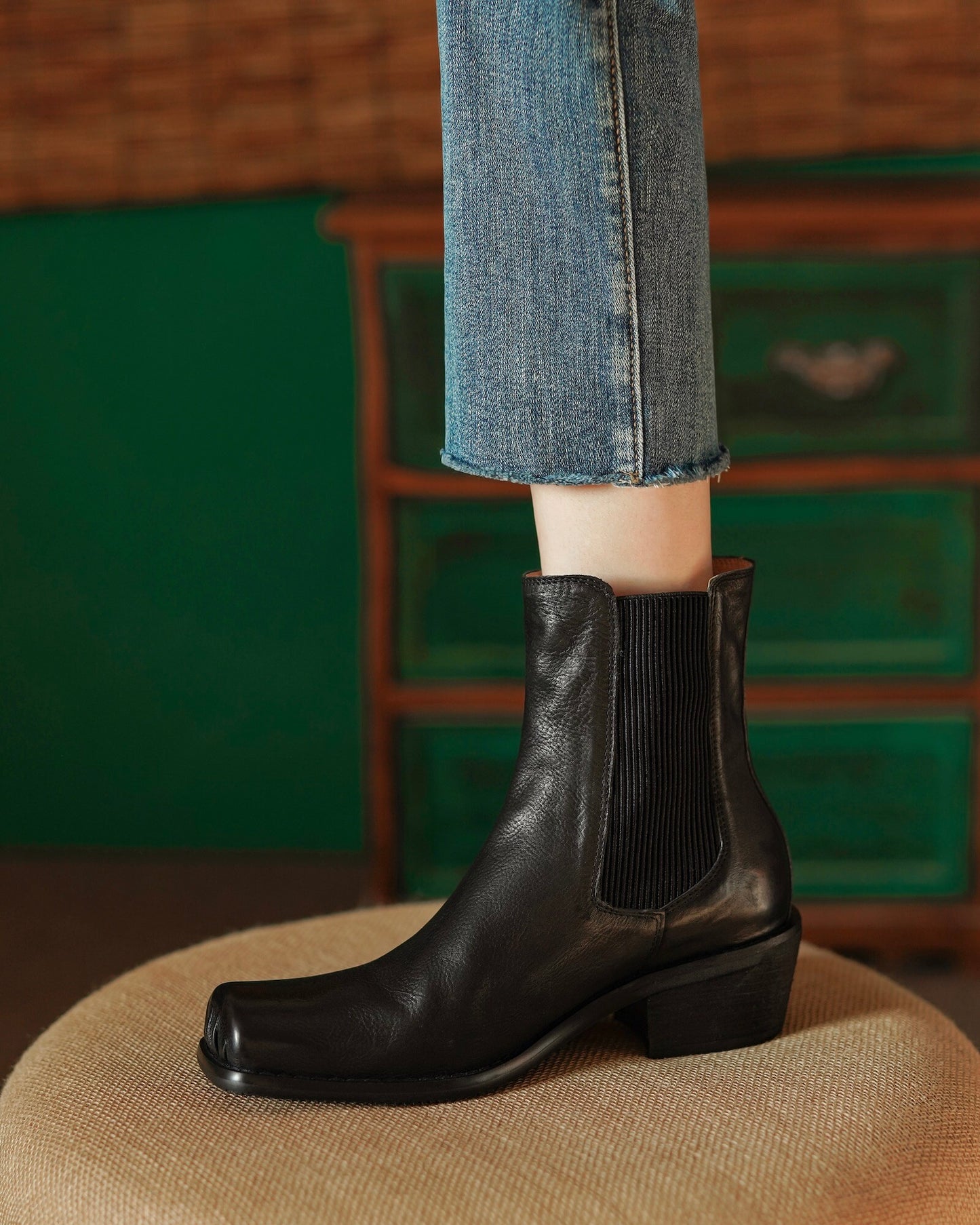 Saly-black-leather-chelsea-boots-model