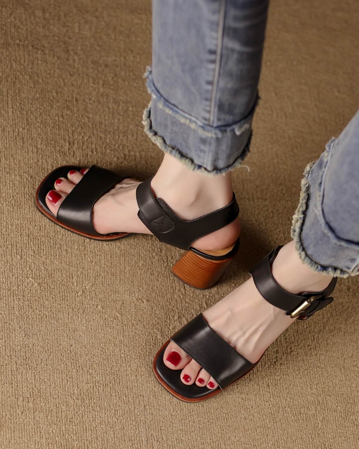 Santo-black-leather-sandals-model-2