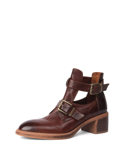 Tawa-horsehide-cut-out-boots-brown
