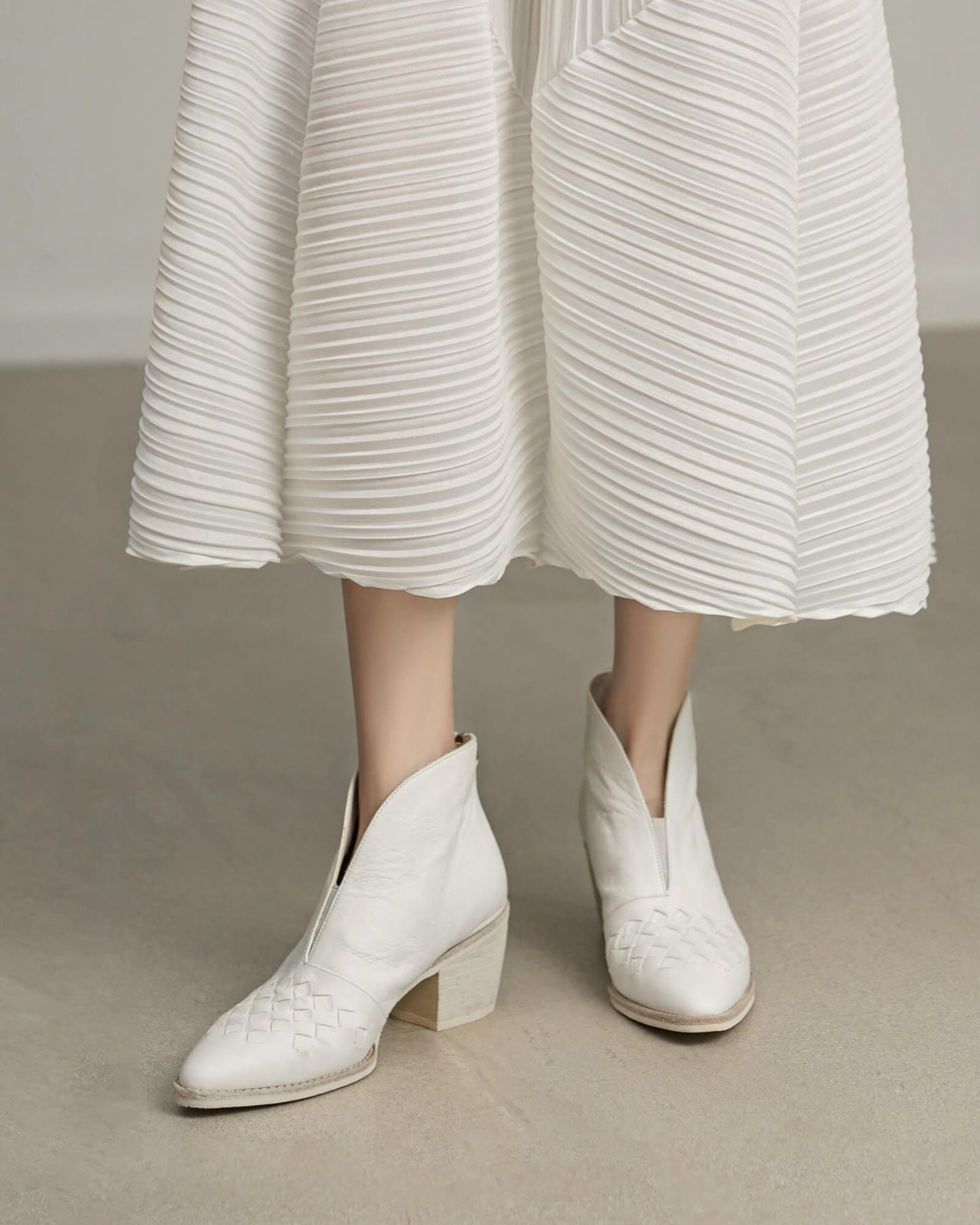 Tica-woven-boots-white-model-2