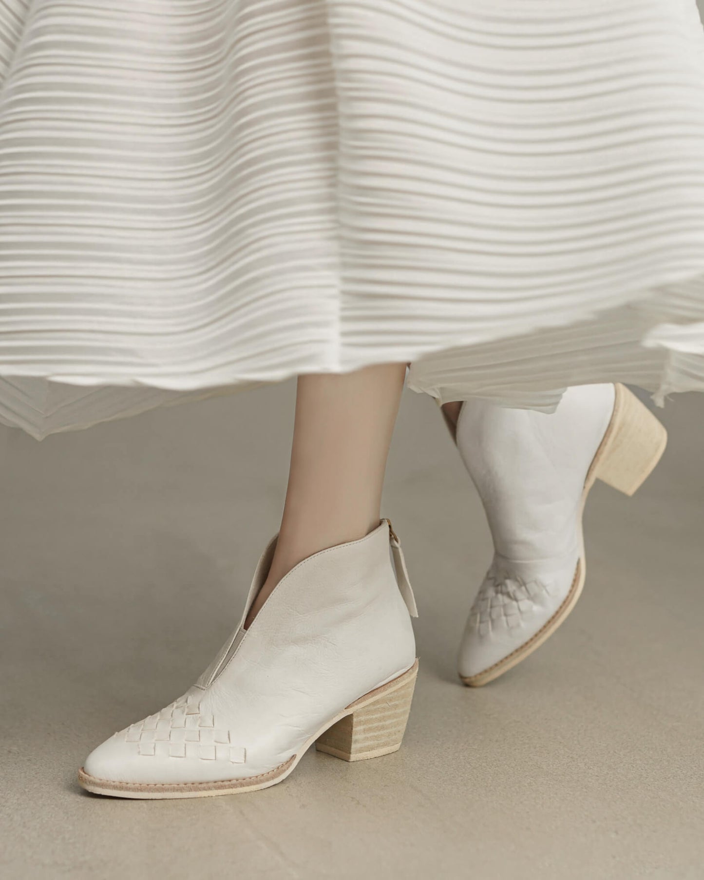 Tica-woven-boots-white-model