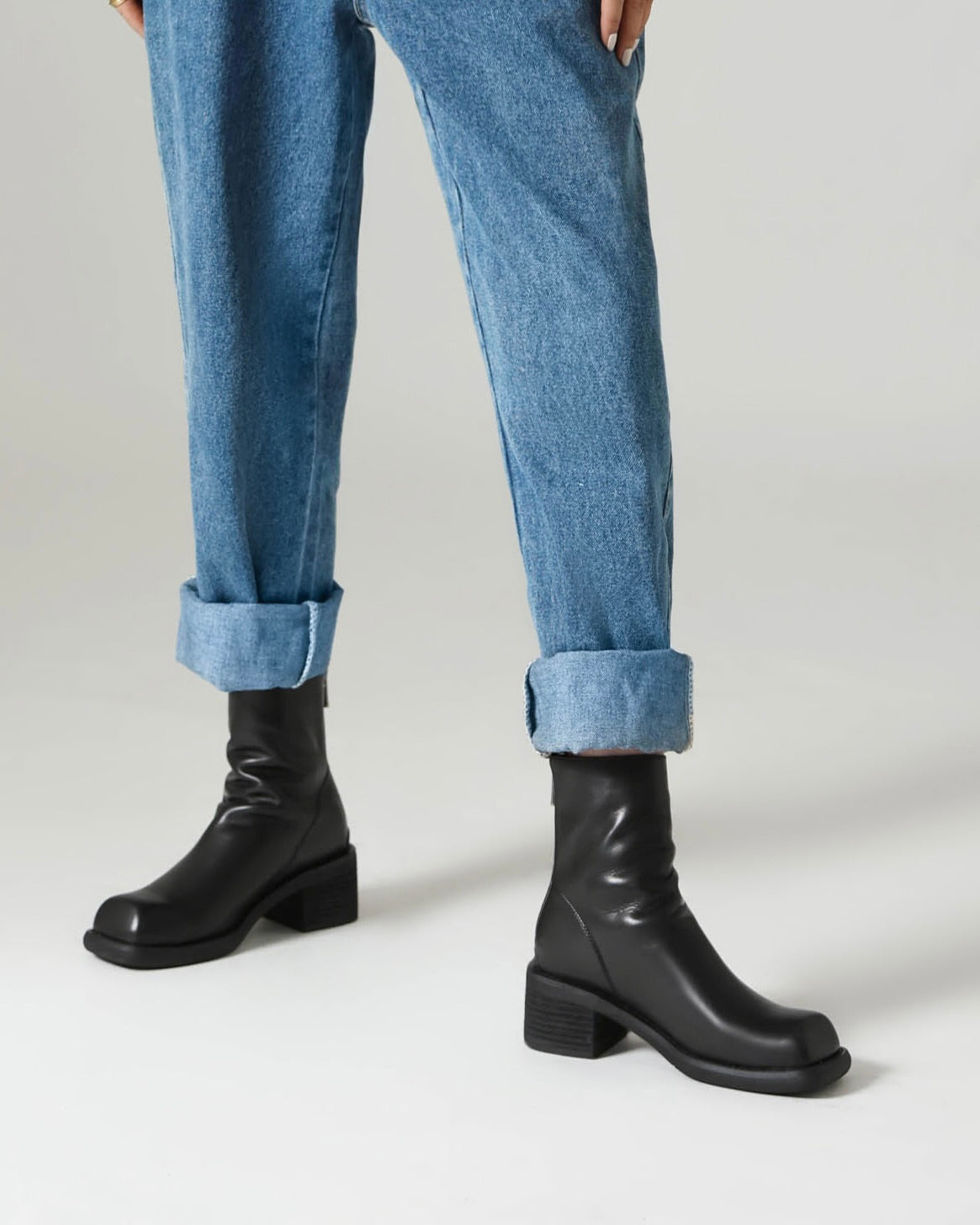 Vefa-Square-Toe-Black-Leather-Boots-model