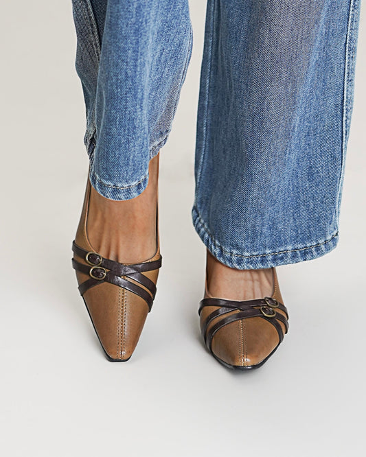 Vien - Buckled Pumps