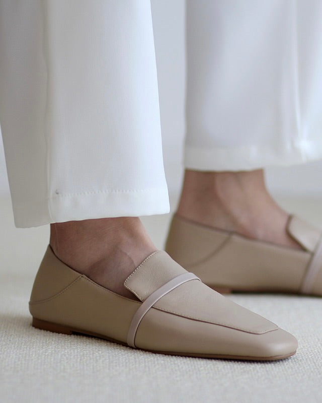 Villa-flat-leather-loafers-nude-model-1