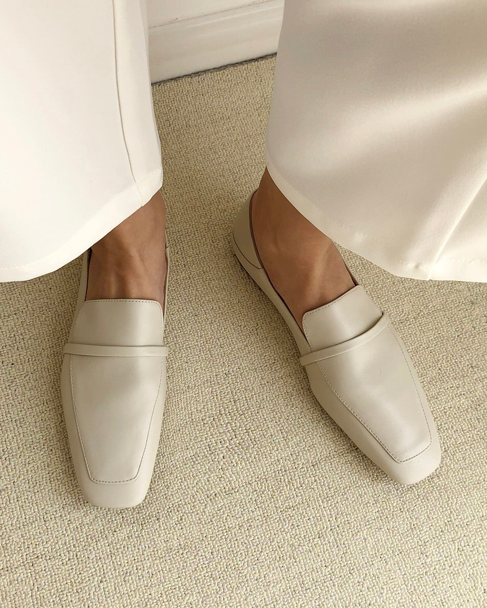 Villa-flat-leather-loafers-white-model