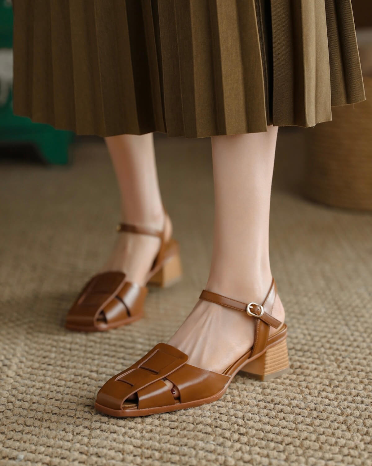 Voda-block-heel-brown-leather-fisherman-sandals-model-2