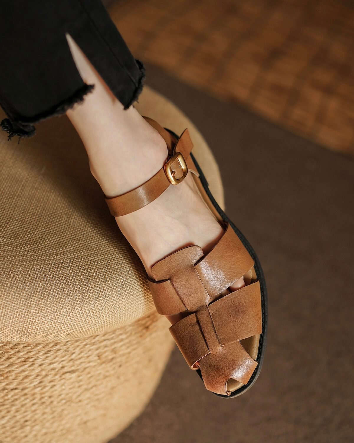 Yuna-fisherman-sandals-brown-leather-model