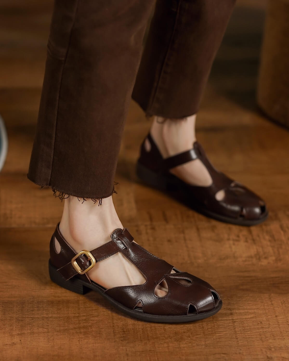 Zadar-brown-leather-sandals-model-1