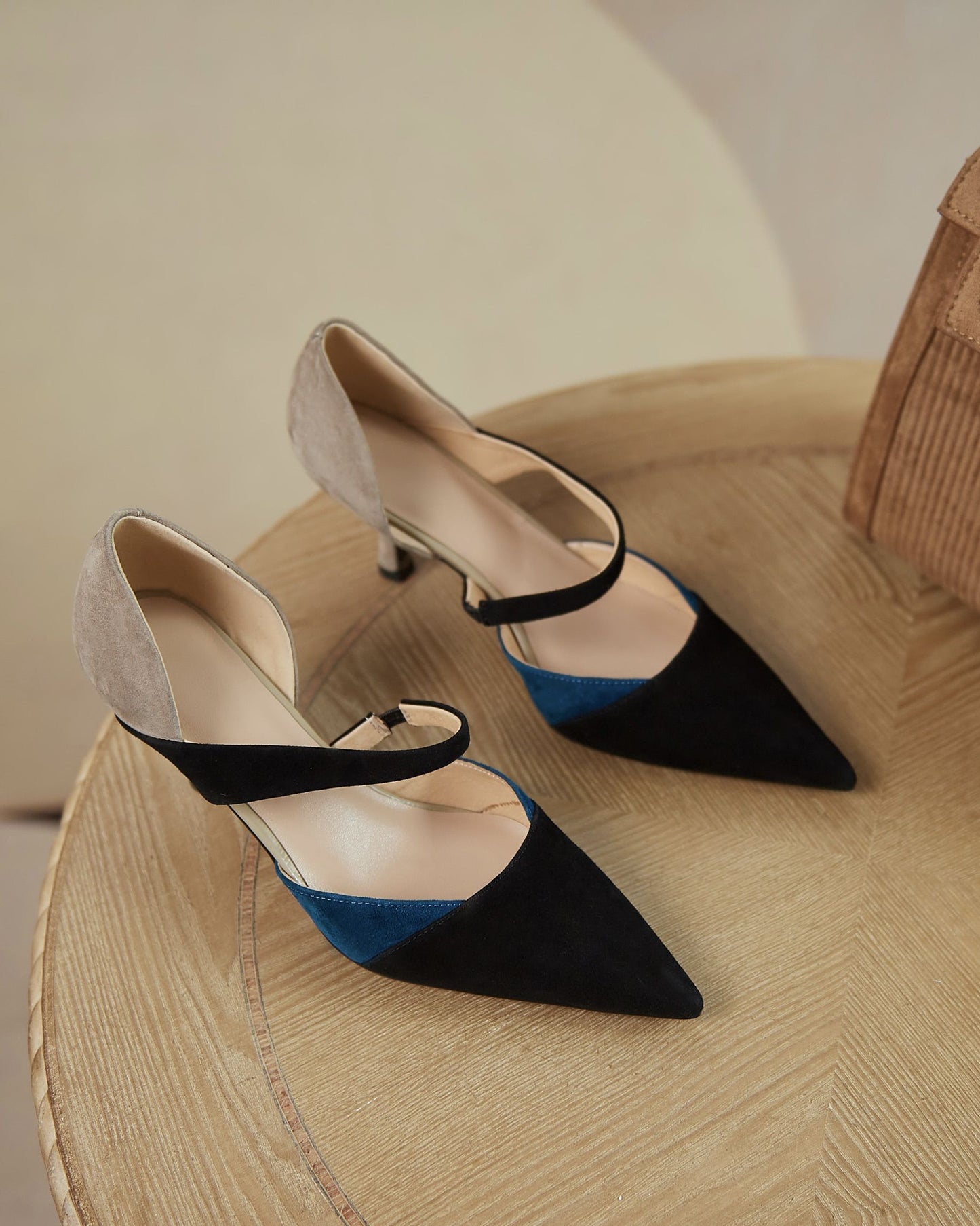 Nifee - Contrast Color Pumps