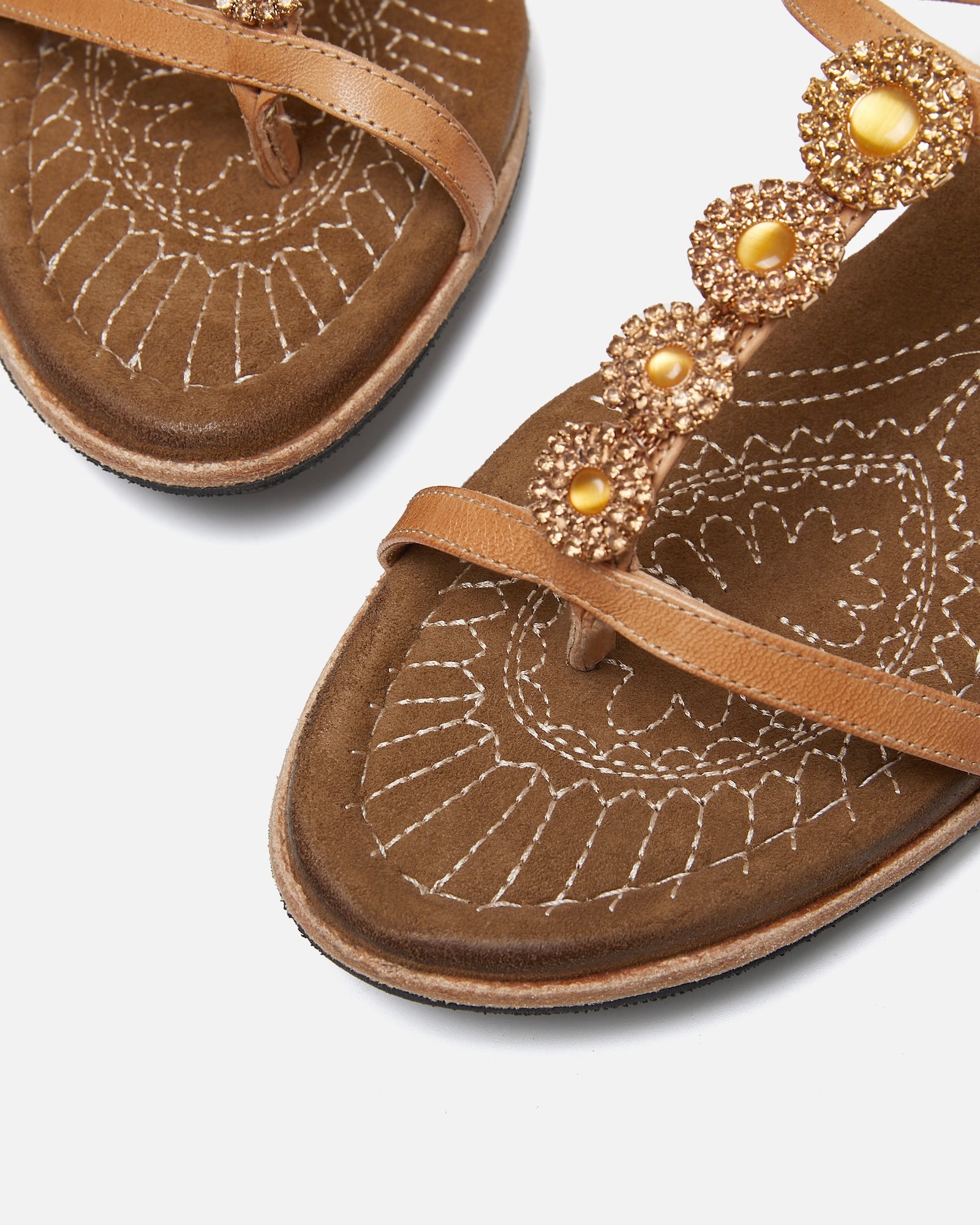 Wien - Embroidered Thong Sandals