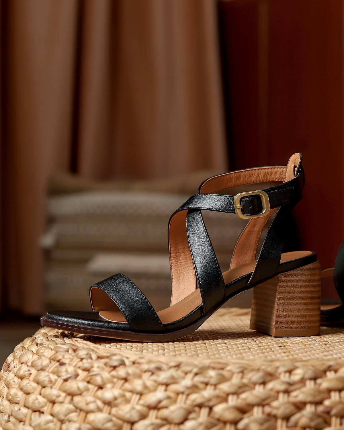 Cindia-crisscross-black-leather-sandals-3