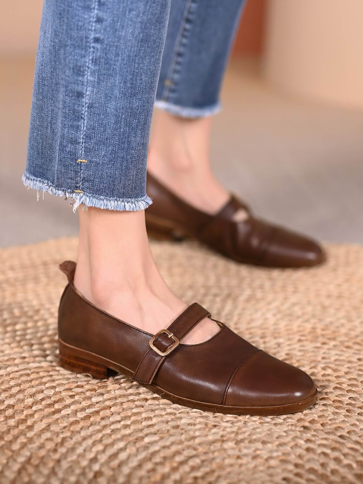 Elina-Brown-Leather-Loafers-Model-1