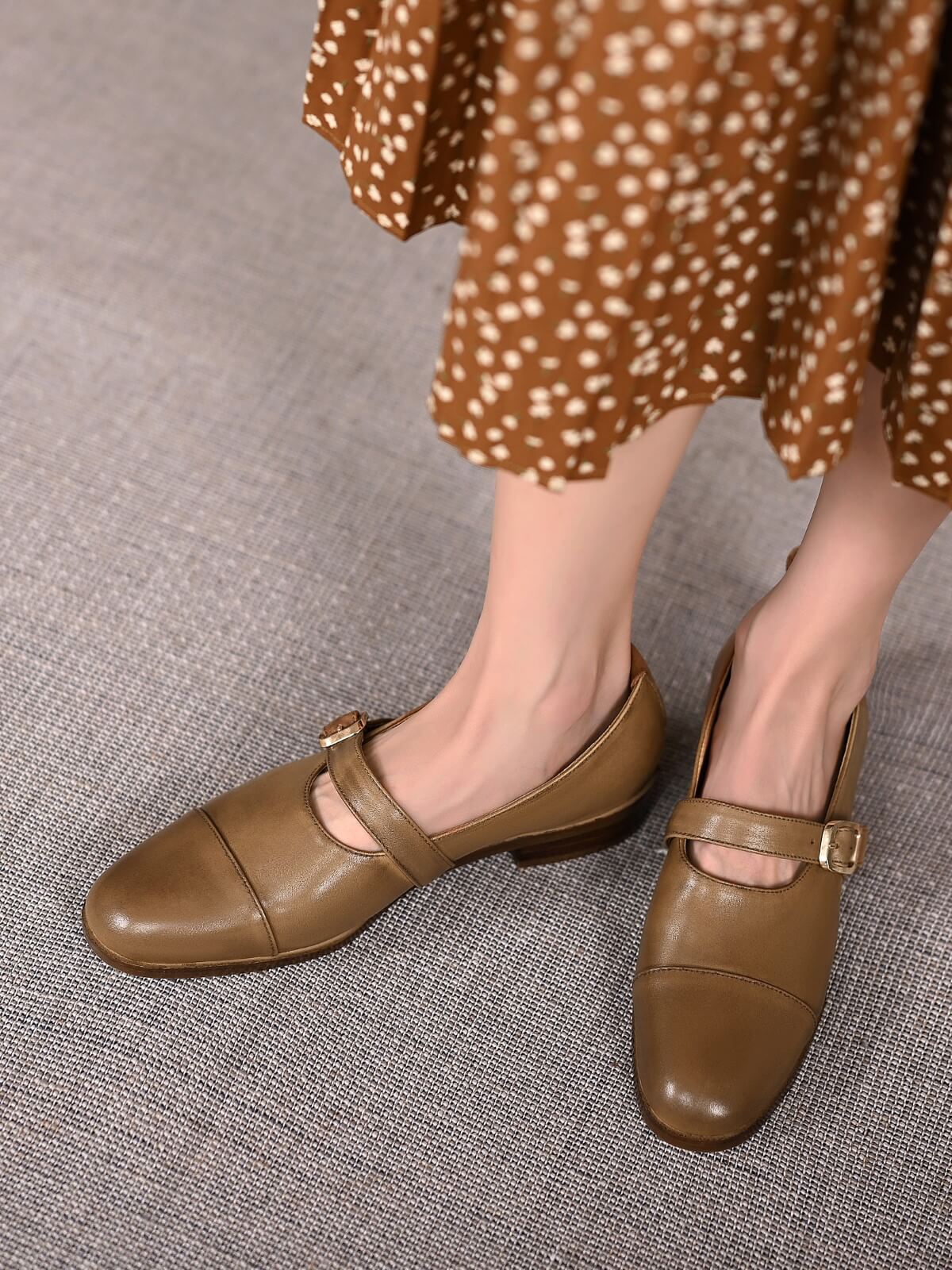 Elina-Khaki-Leather-Loafers-Model-1