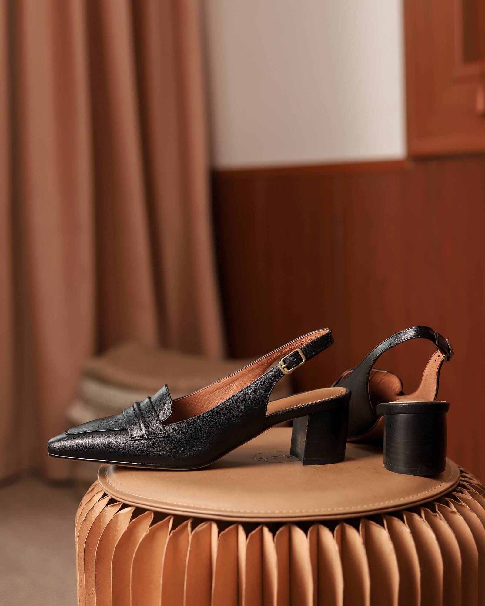 Gero-Black-Leather-Slingback-Pumps-2