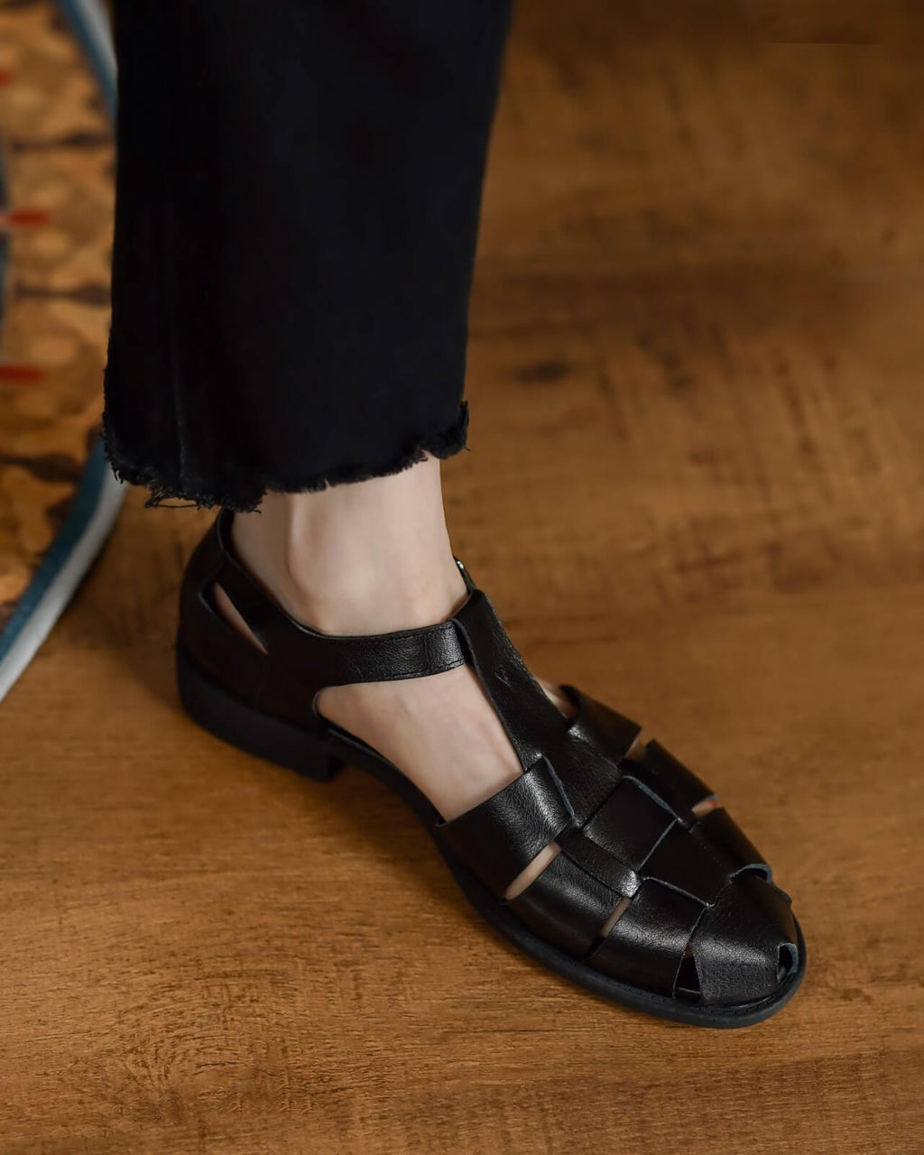 Goan-Black-Woven-Fisherman-Sandals-Model
