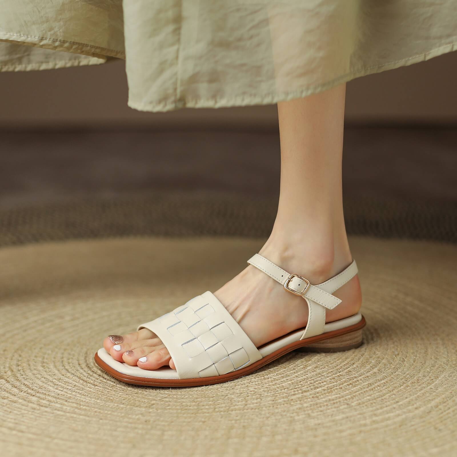 Gupa-White-Leather-Low-Heel-Sandals-Model-1