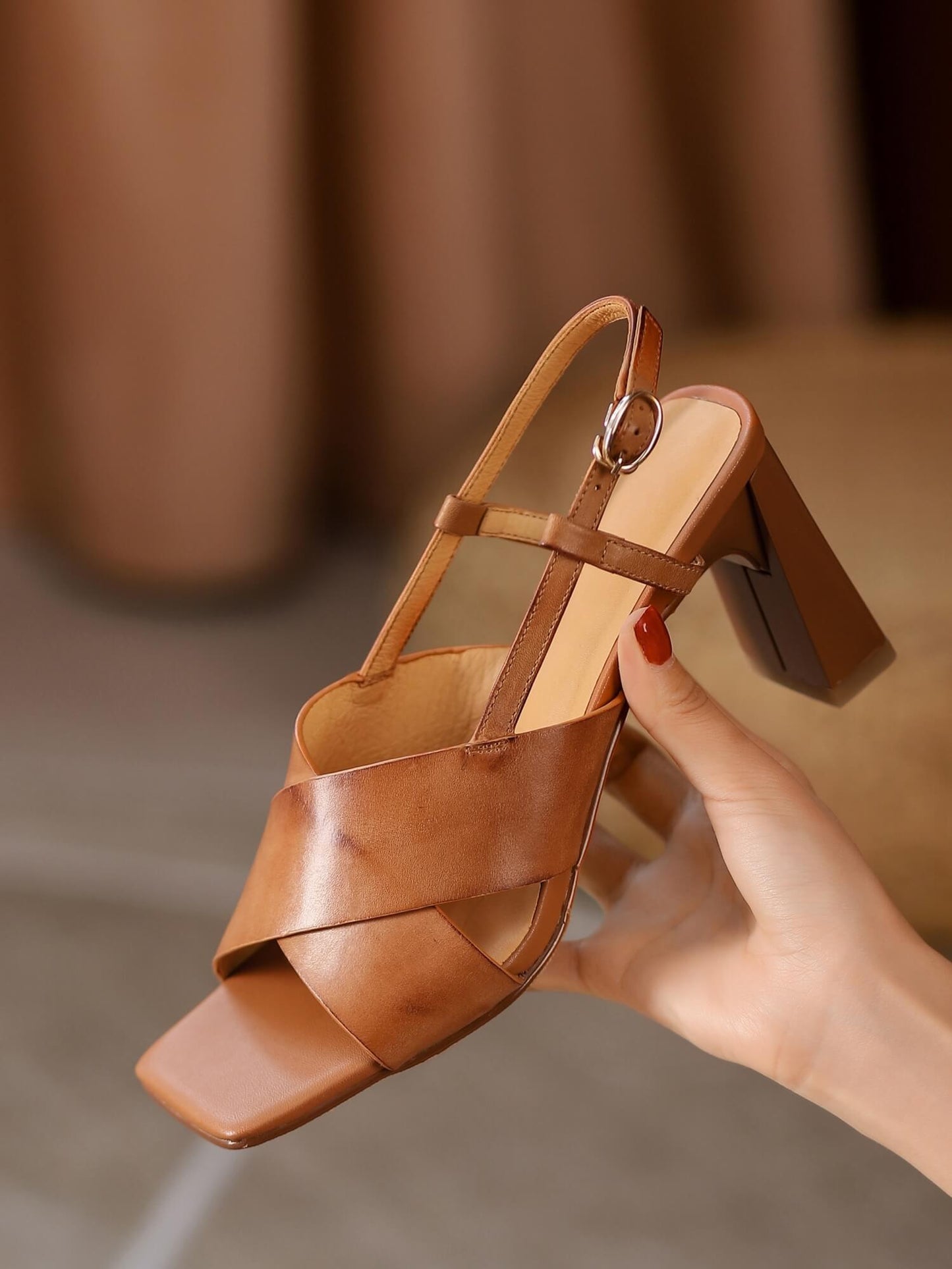 Kilen-Leather-Crisscross-Sandals-Model