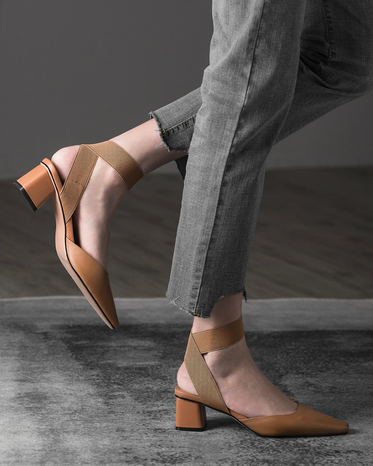 Lanna-cross-strap-buff-leather-pumps-model-1